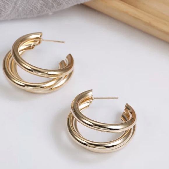 NWOT 18K yellow gold Triple Layer Hoop earrings - Picture 5 of 10